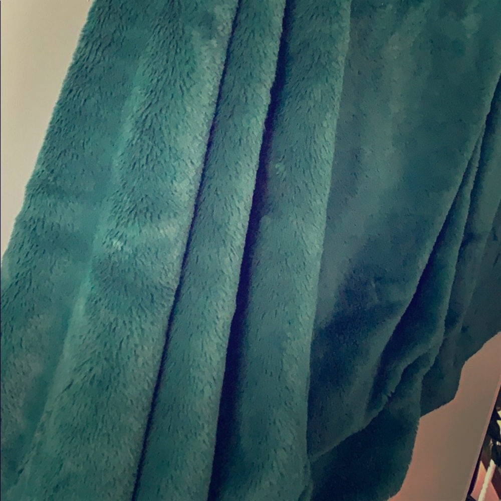 Green throw blanket